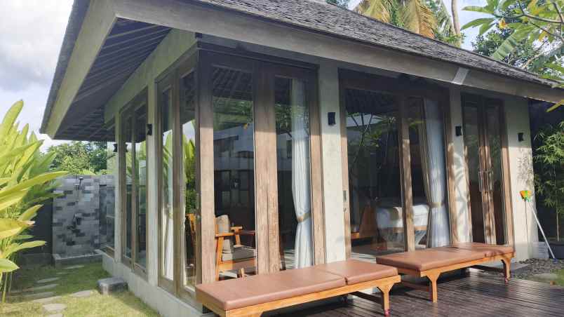 for sale a prime land and villa complex