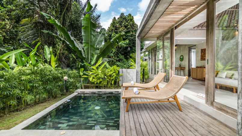 for sale a prime land and villa complex