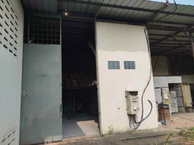 gudang ex pabrik minuman ringan di setu bekasi