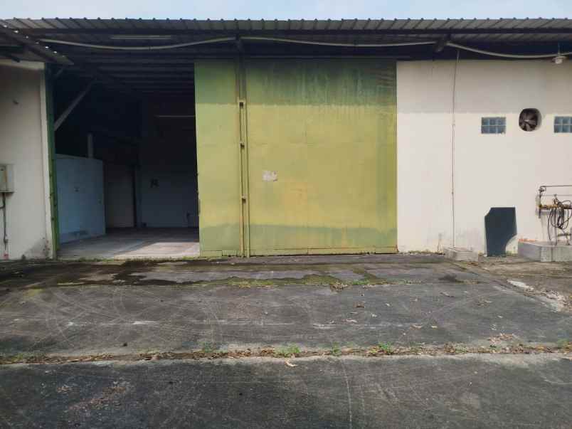 gudang ex pabrik minuman ringan di setu bekasi