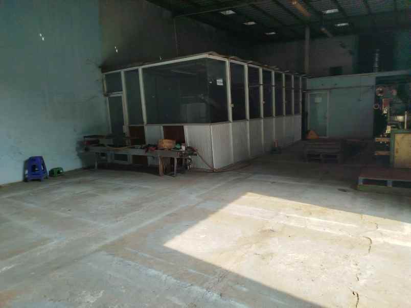gudang ex pabrik minuman ringan di setu bekasi