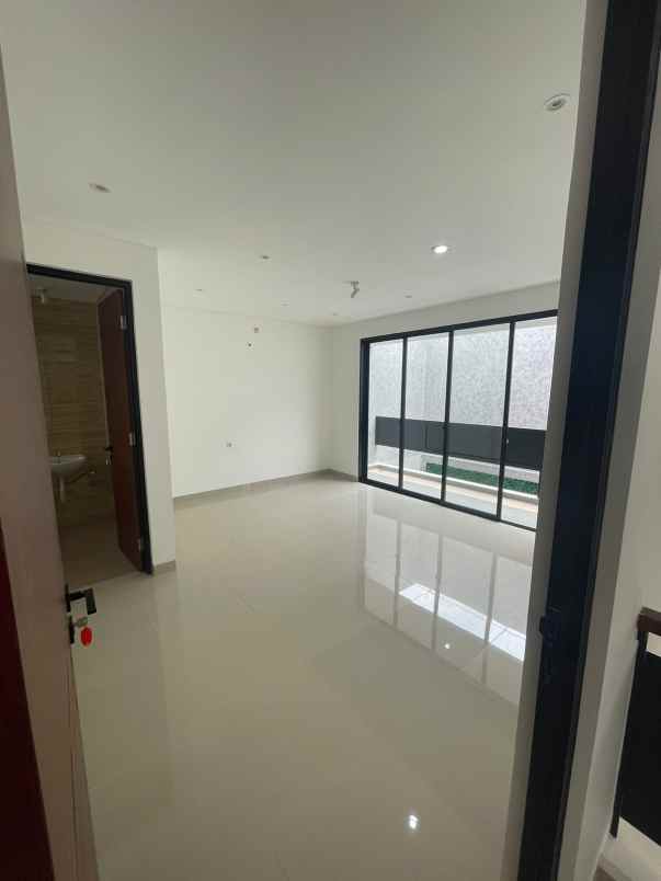 jual rumah baru cantik minimalis di bintaro sektor 9