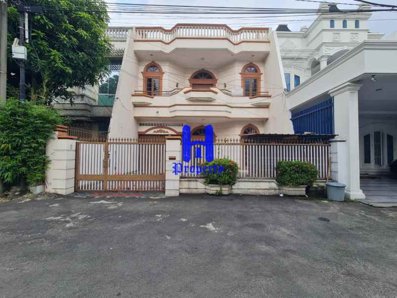 jual rumah baru renov di komplek taman polonia 3 medan