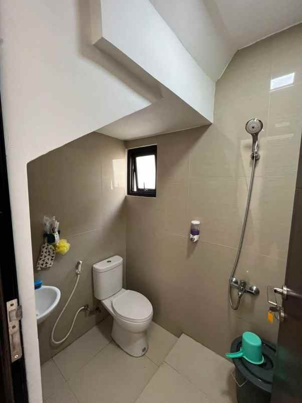jual rumah cantik di citra grand cbd cibubur