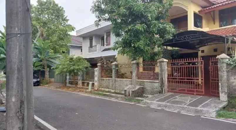 jual rumah dua lantai di perum billymoon jakarta timur