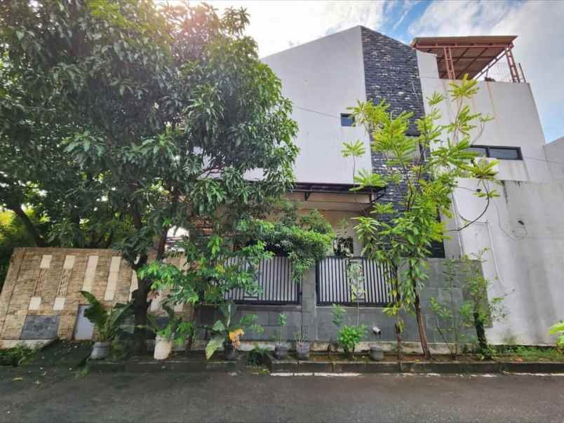 jual rumah hook 10 kamar di green garden rorotan