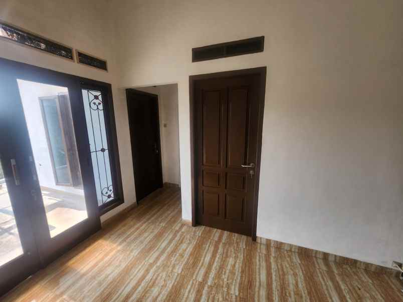 jual rumah mewah jl karyawan ciledug tanggerang
