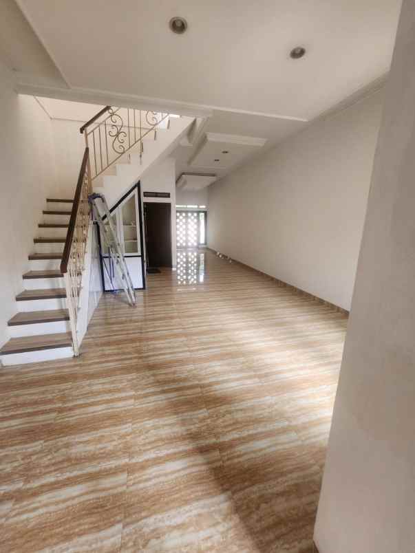 jual rumah mewah jl karyawan ciledug tanggerang