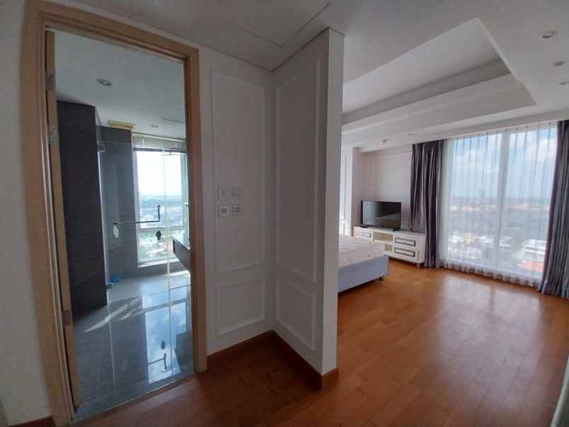 one east hook lantai 9 full furnish