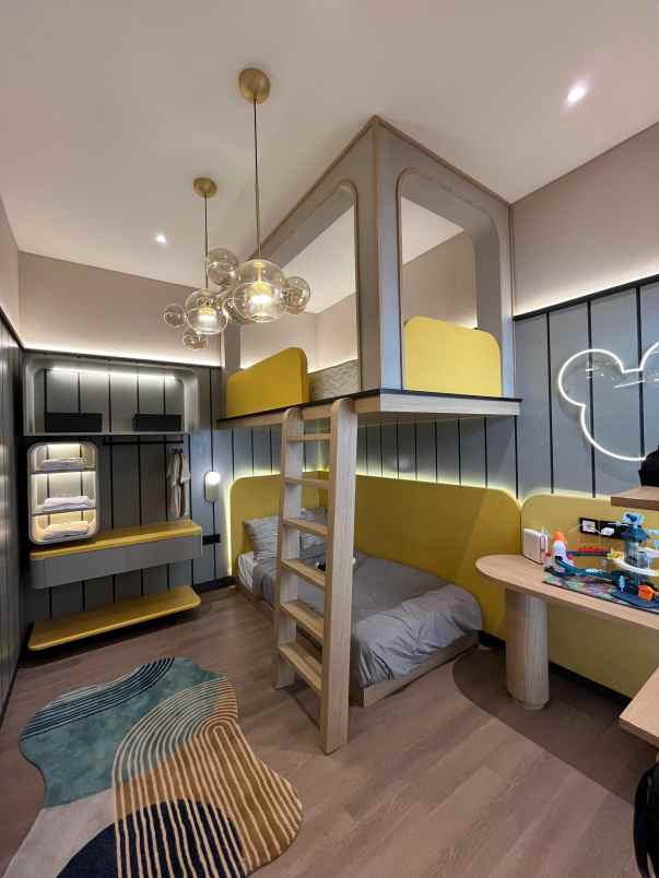 rumah 1m an persis samping bandara