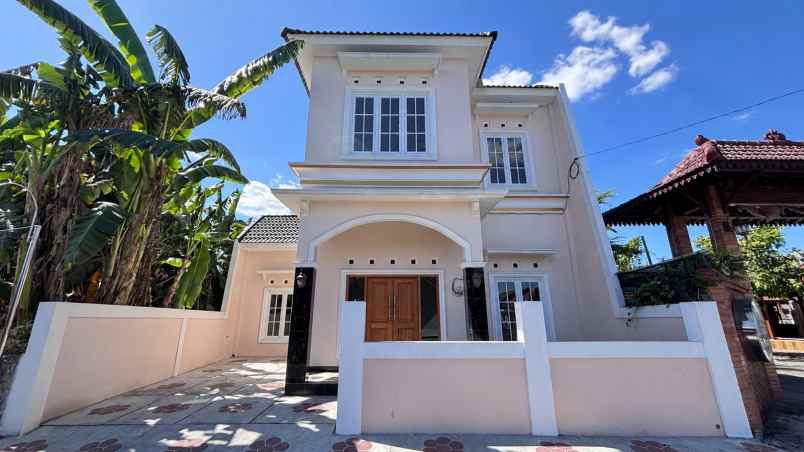 rumah 2 lantai 4 kt banguntapan diskon cash rp300 juta
