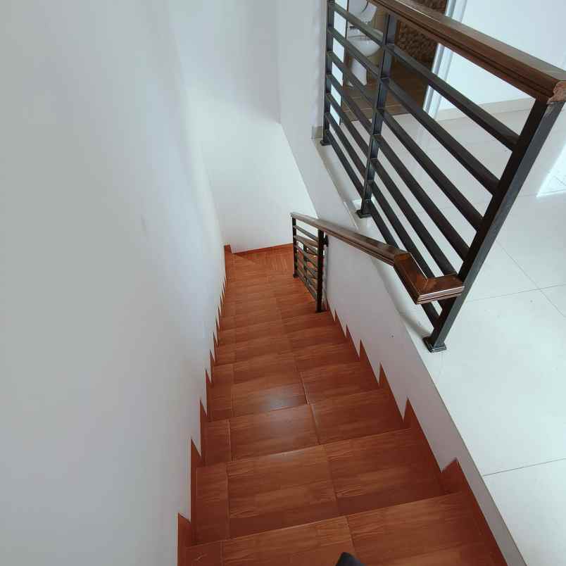 rumah 2 lantai dalam cluster bojong koneng cikutra