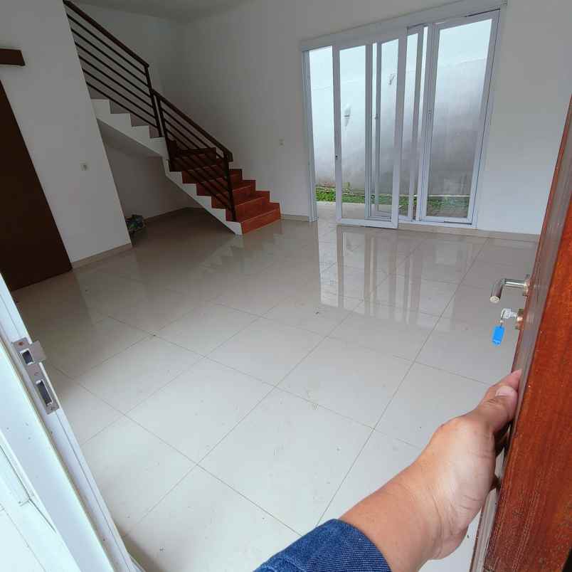 rumah 2 lantai dalam cluster bojong koneng cikutra