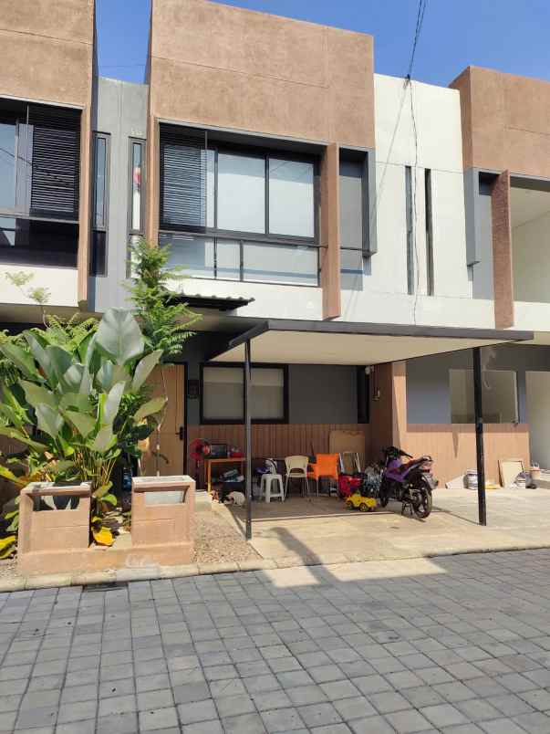 rumah 2 lantai di citayem siap huni