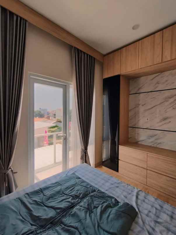 rumah 2 lantai di pamulang barat dekat toll bsd