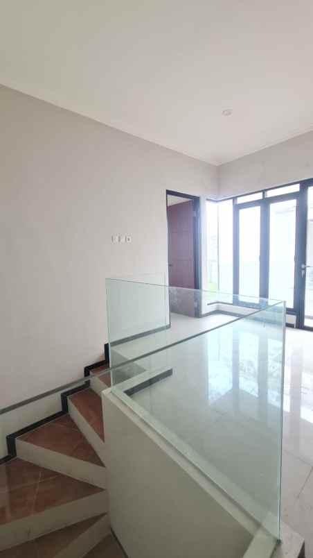 rumah 2 lantai konsep modern minimalis di malang