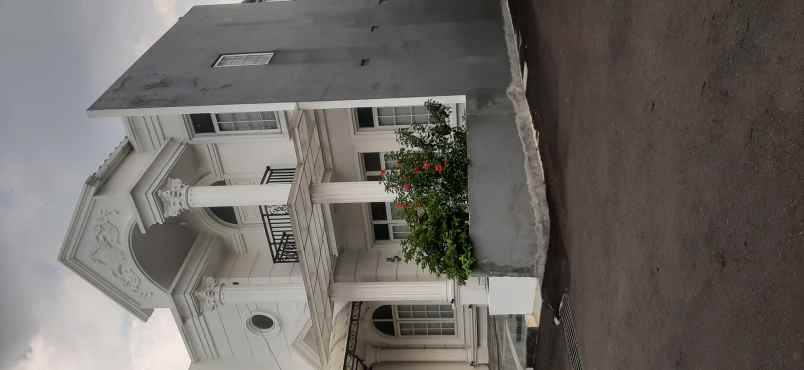 rumah 2 lantai ready siap huni full furnished 100 baru