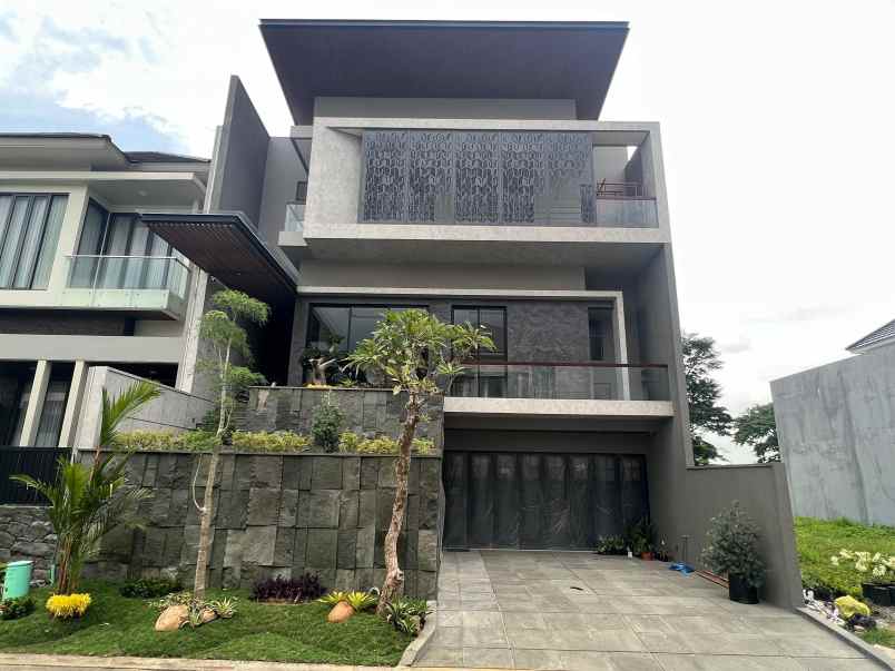 rumah 3 lantai waterfront selangkah dari cbd citraland