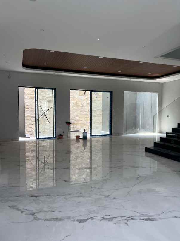 rumah 3 lantai waterfront selangkah dari cbd citraland