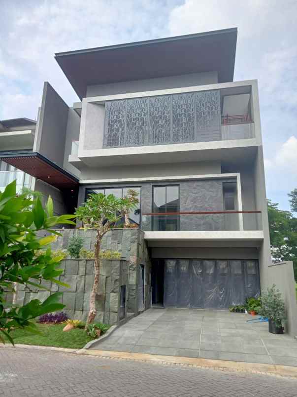 rumah 3 lantai waterfront selangkah dari cbd citraland