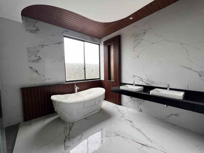 rumah 3 lantai waterfront selangkah dari cbd citraland