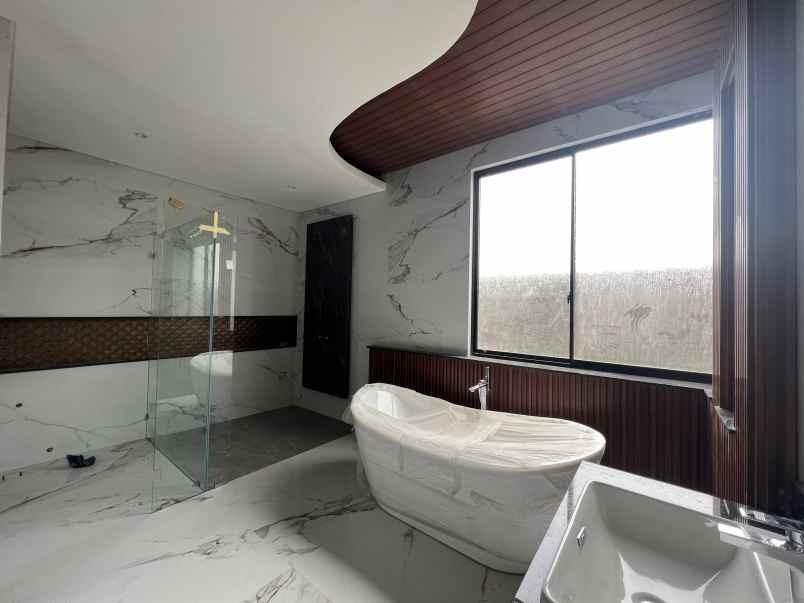 rumah 3 lantai waterfront selangkah dari cbd citraland