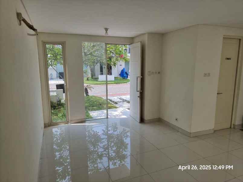 rumah adelaide grand pakuwon new kosongan carport