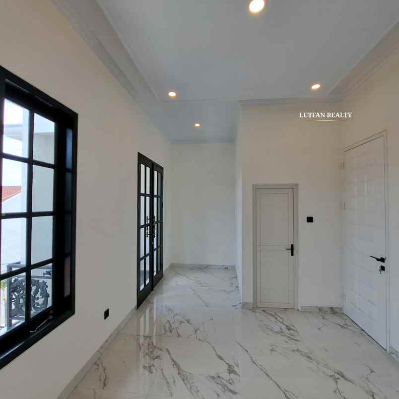 rumah american classic dekat stasiun lenteng agung