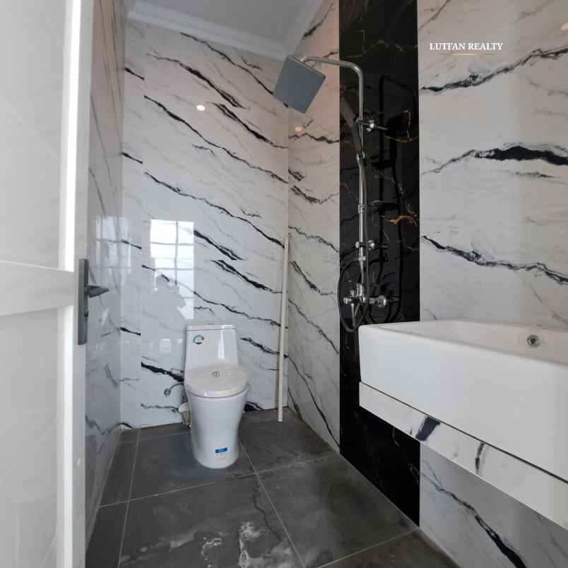 rumah american classic dekat stasiun lenteng agung