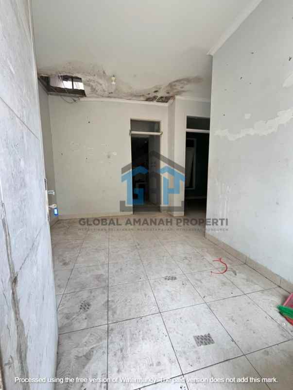 rumah apa adanya disariwangi regency lingkungan nyaman