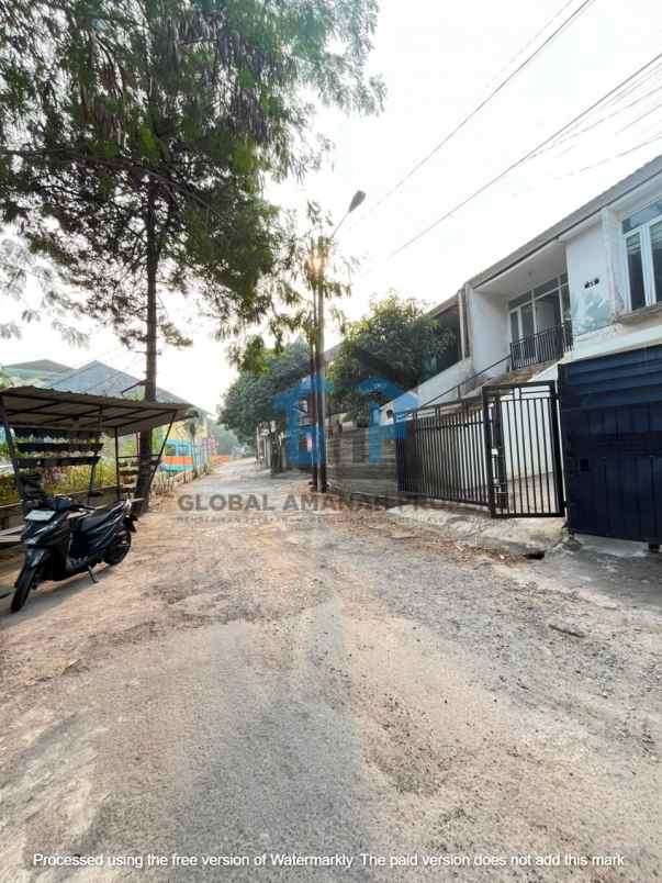 rumah apa adanya disariwangi regency lingkungan nyaman