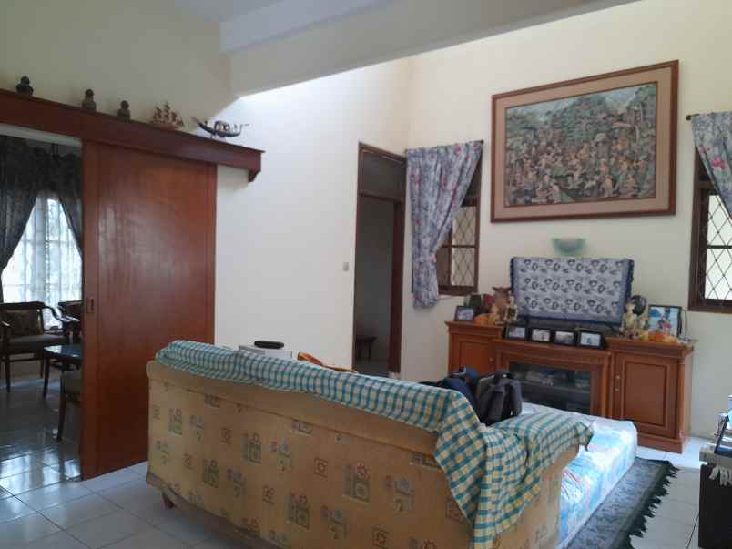 rumah asri nyaman di lokasi strategis