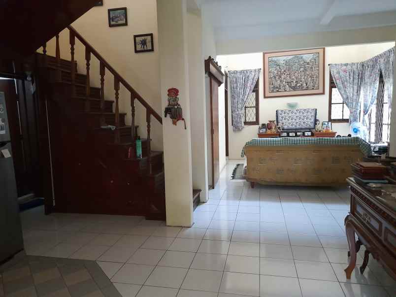rumah asri nyaman di lokasi strategis