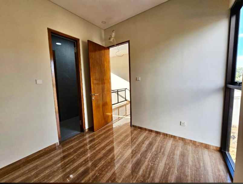 rumah baru 2 lantai dalam town house di ciputat