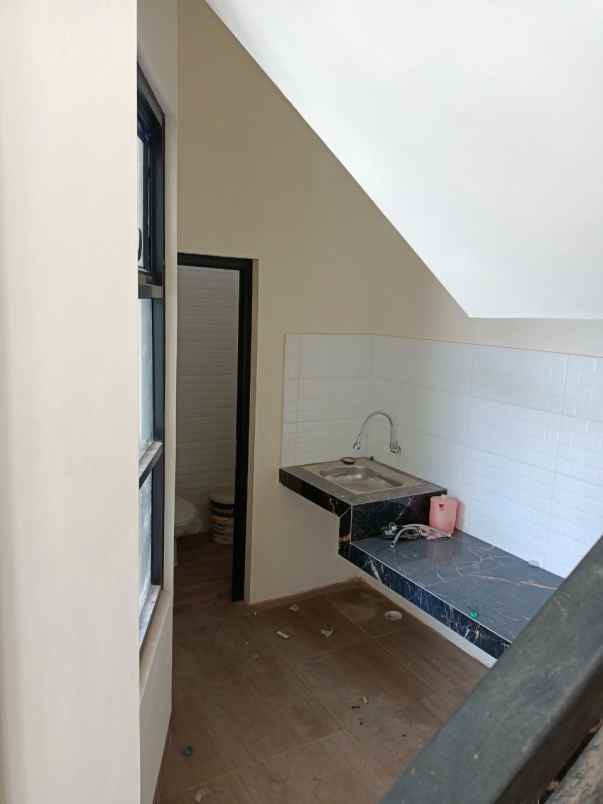 rumah baru 2 lantai ready 850 jt an di klapa 2 depok