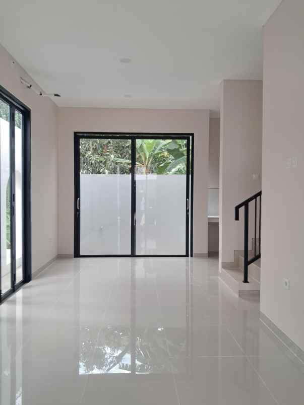 rumah baru 2 lantai siap huni di banyumanik semarang