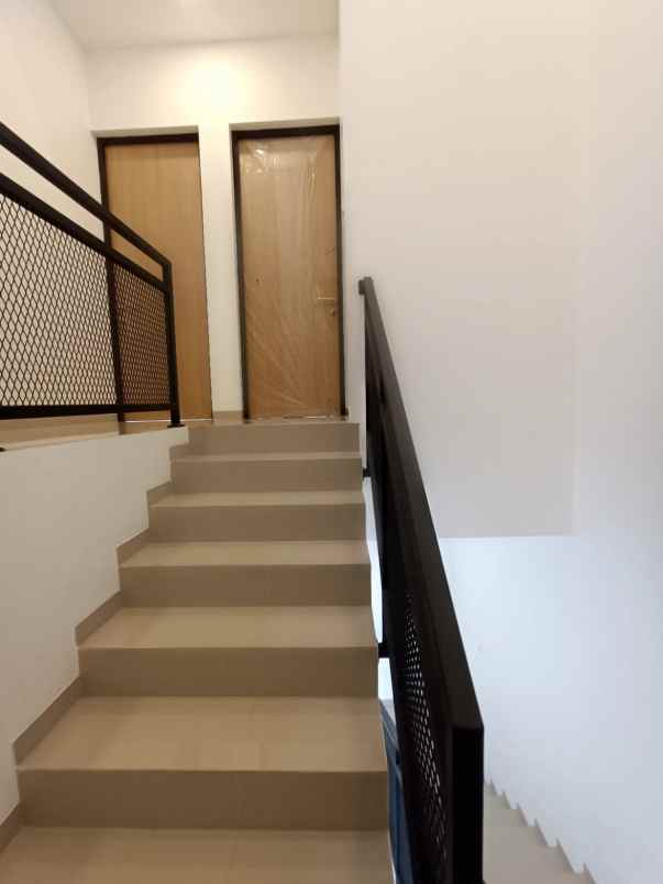 rumah baru cinere model minimalis tropis