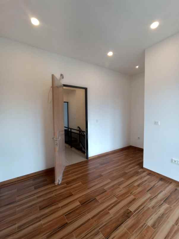 rumah baru cinere model minimalis tropis