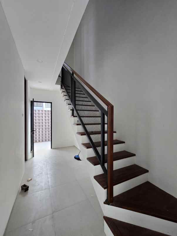 rumah baru dalam cluster di pondok kelapa billymoon
