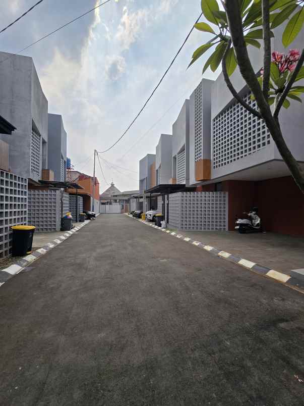 rumah baru dalam cluster di pondok kelapa billymoon