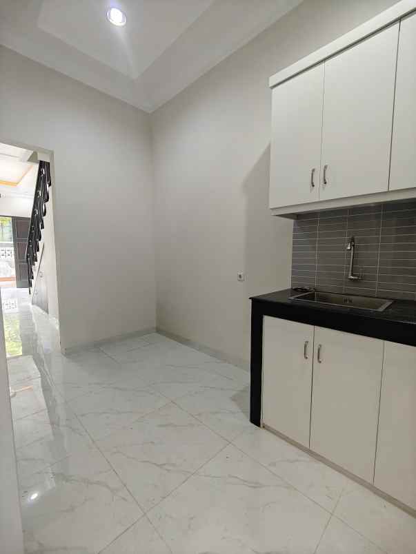rumah baru dalam komplek di pondok bambu jaktim