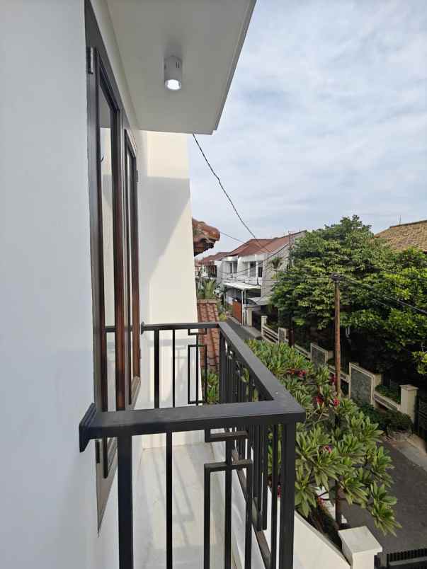 rumah baru dalam komplek di pondok bambu jaktim