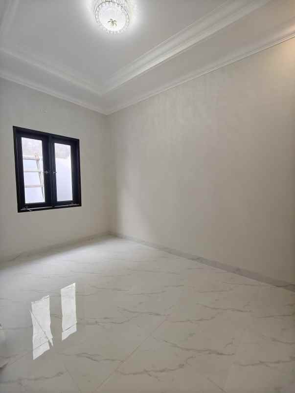 rumah baru dalam komplek di pondok bambu jaktim