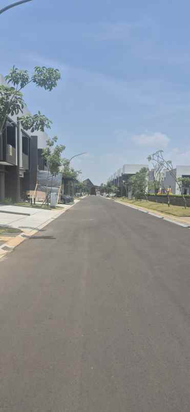 rumah baru depan clubhouse di regia summarecon bekasi