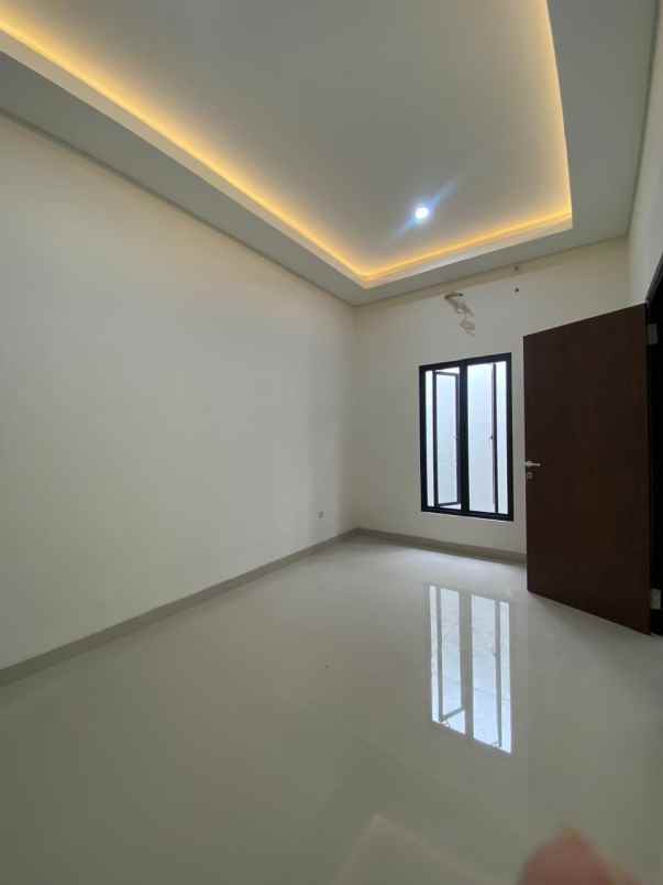 rumah baru gress 2 lantai rungkut mapan