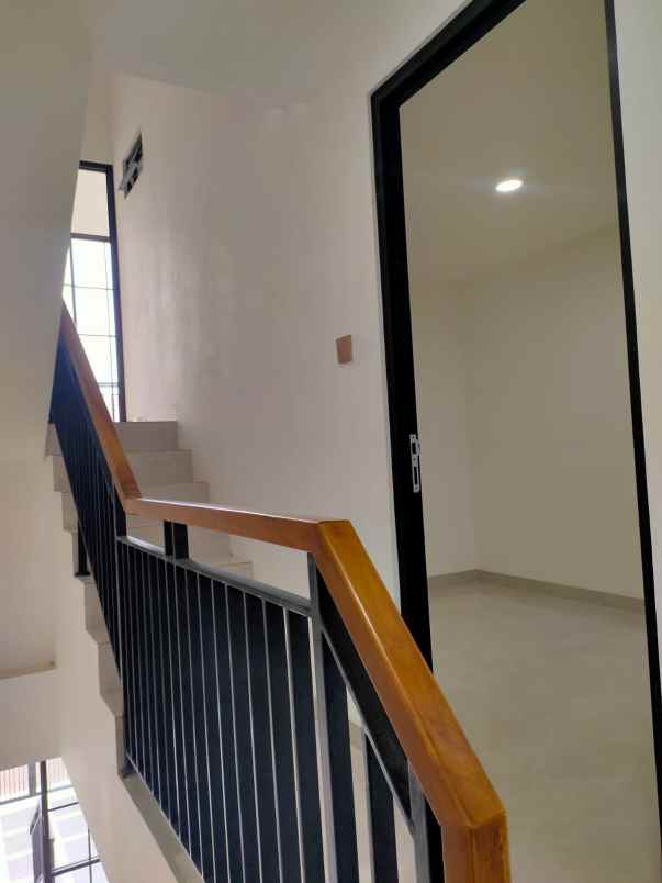 rumah baru siap huni di pondok kelapa jakarta timur