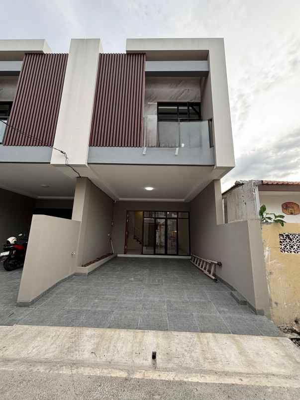 rumah baru tahap finishing di sumur batu jakpus