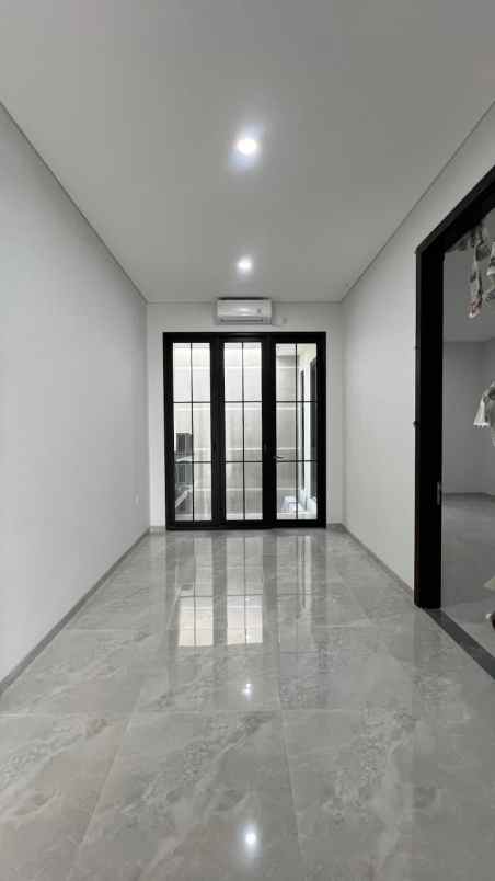 rumah besar minimalis pakuwon city grand island