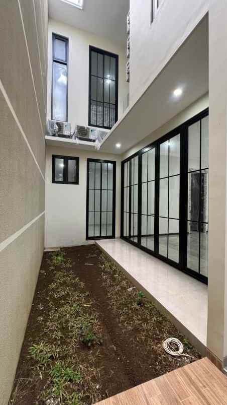 rumah besar minimalis pakuwon city grand island