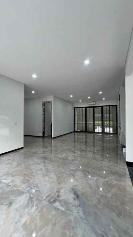 rumah besar minimalis pakuwon city grand island
